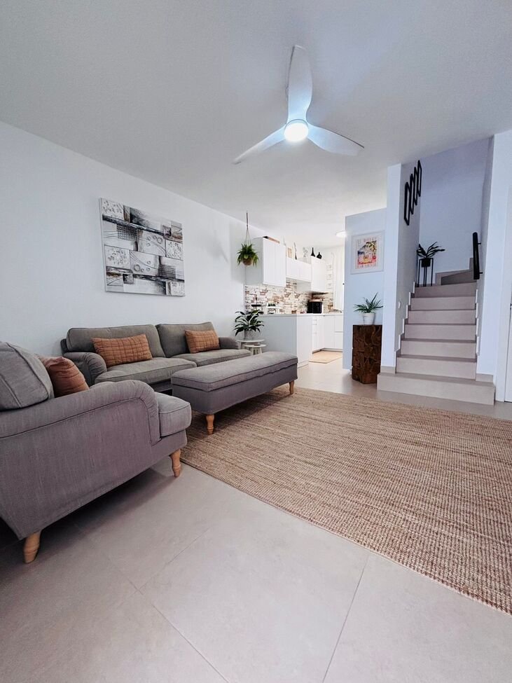 BEAUTIFULLY RENOVATED HOME WITH SUNNY PRIVATE GARDEN IN ORIHUELA COSTA
Property Overview
We are delighted to present this beauti