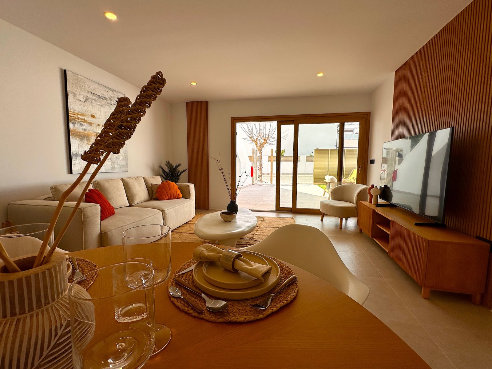 Im charmanten Ort San Pedro del Pinatar gelegen, bieten diese exklusiven Bungalows eine einzigartige Gelegenheit, das Leben an der Costa Cálida zu ge