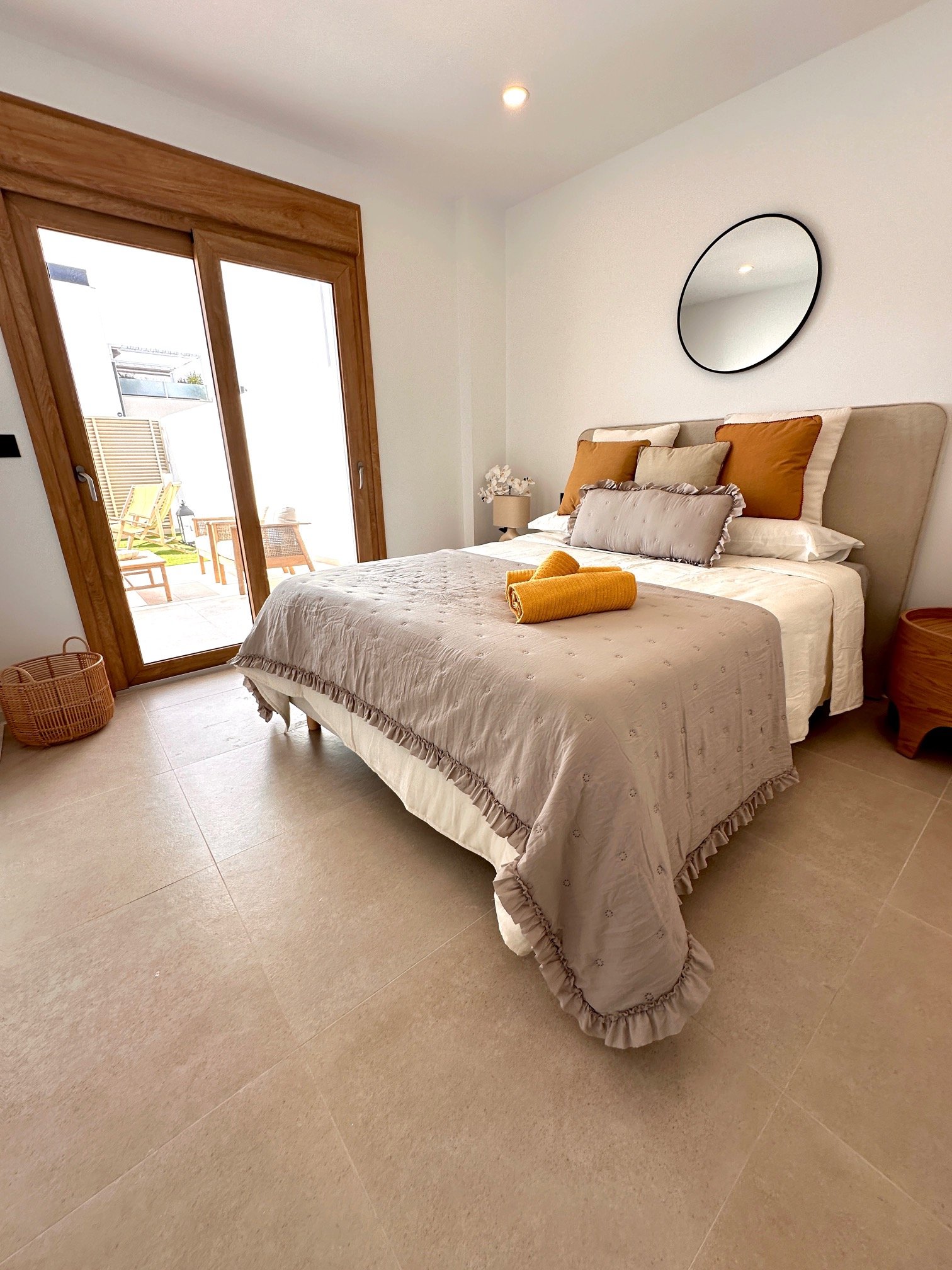 Im charmanten Ort San Pedro del Pinatar gelegen, bieten diese exklusiven Bungalows eine einzigartige Gelegenheit, das Leben an der Costa Cálida zu ge