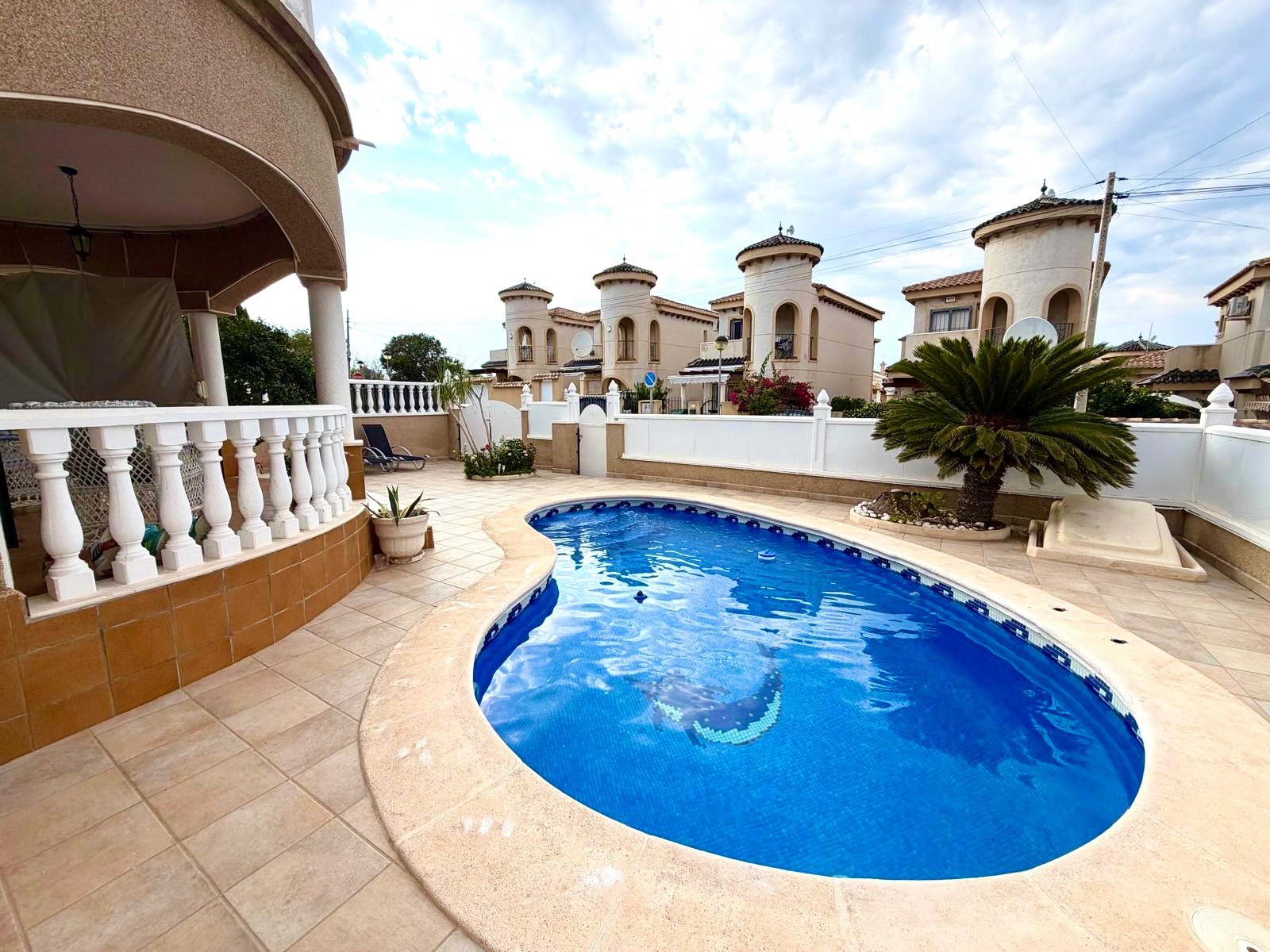 

Geräumige und geschmackvoll eingerichtete freistehende Villa in der Nähe von Villamartín, im Gemeindegebiet von San Migu