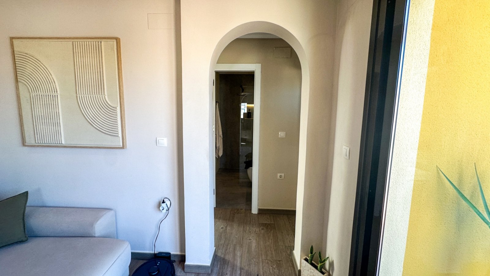 Dieser wunderschöne und sehr gepflegte Bungalow im Obergeschoss befindet sich in einer fantastischen Lage in Los Altos, Torrevieja, in der Nähe aller