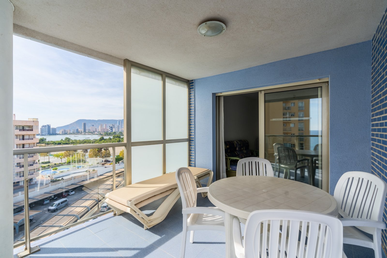 In der charmanten Stadt Calpe gelegen, bietet diese Wohnanlage eine exklusive Auswahl von 20 Immobilien, darunter Wohnungen und Penthäuser. Für dieje