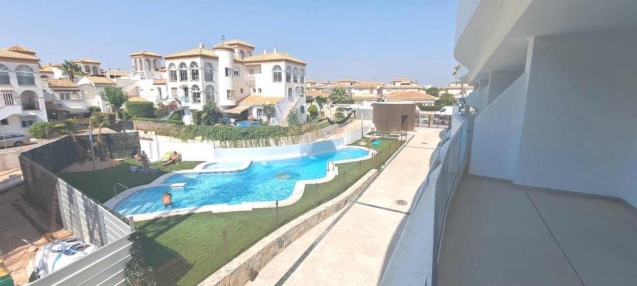 Don miss out on this unique opportunity to acquire an absolutely fantastic apartment in the newly developed Flamenca Sun located in the popular Pla
