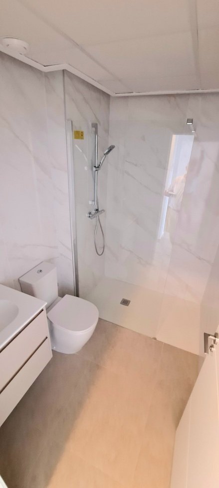 Don miss out on this unique opportunity to acquire an absolutely fantastic apartment in the newly developed Flamenca Sun located in the popular Pla