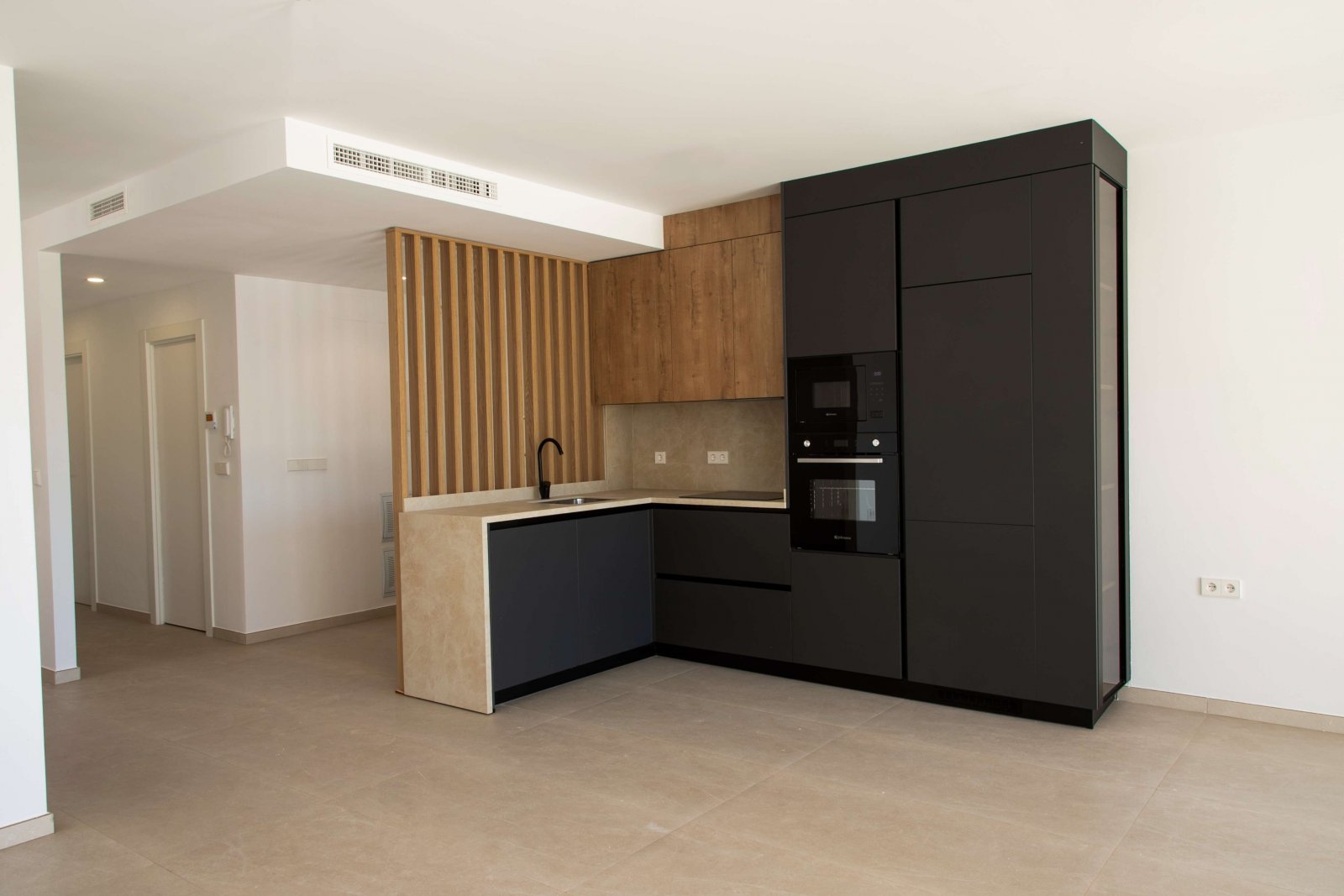  Im prestigeträchtigen Condado de Alhama gelegen, bietet diese Wohnanlage eine exklusive Auswahl von 21 Immobilien, darunter Apartments, Erdgeschosse 