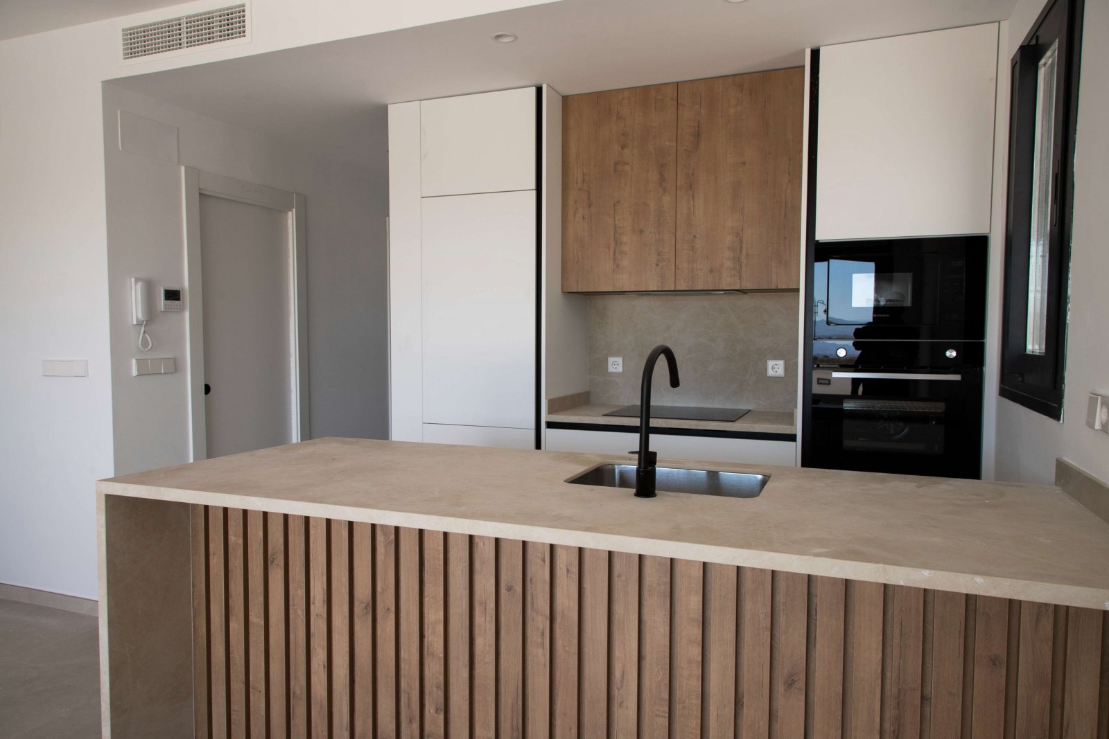  Im prestigeträchtigen Condado de Alhama gelegen, bietet diese Wohnanlage eine exklusive Auswahl von 21 Immobilien, darunter Apartments, Erdgeschosse 