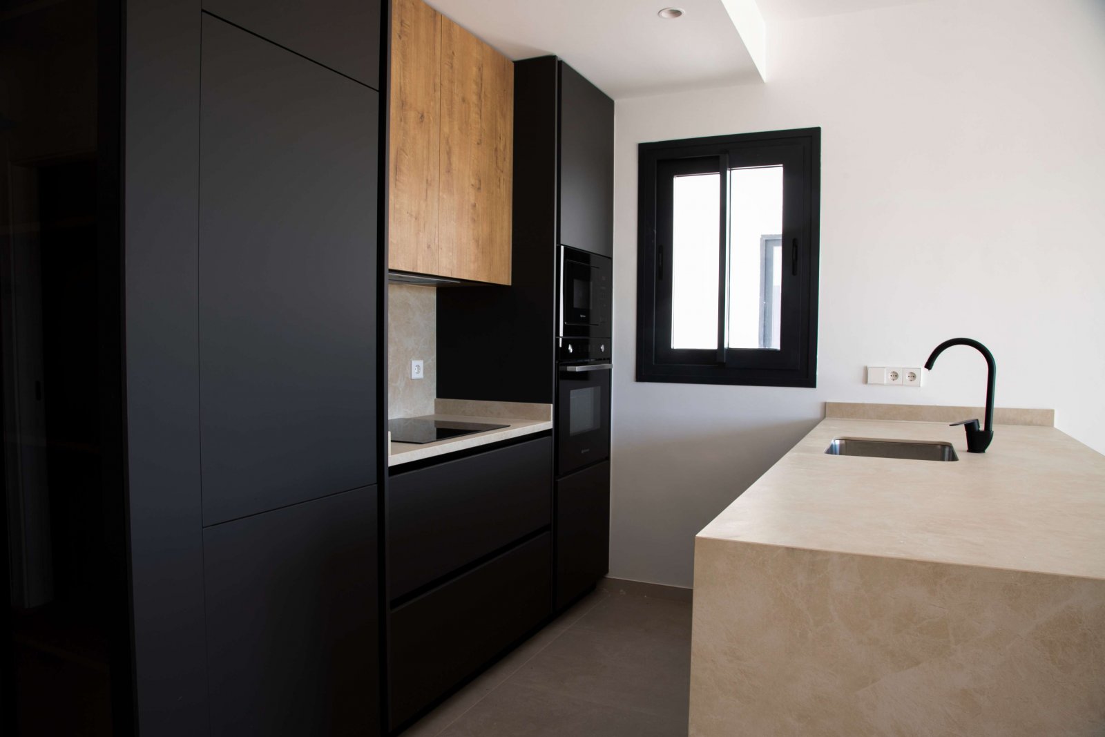  Im prestigeträchtigen Condado de Alhama gelegen, bietet diese Wohnanlage eine exklusive Auswahl von 21 Immobilien, darunter Apartments, Erdgeschosse 