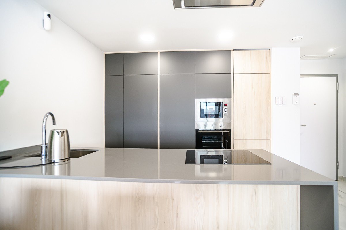 Modernes Penthouse mit riesigem Solarium in Orihuela Costa zu verkaufen Entdecken Sie dieses atemberaubende, nahezu neue Penthouse im Herzen von Ori