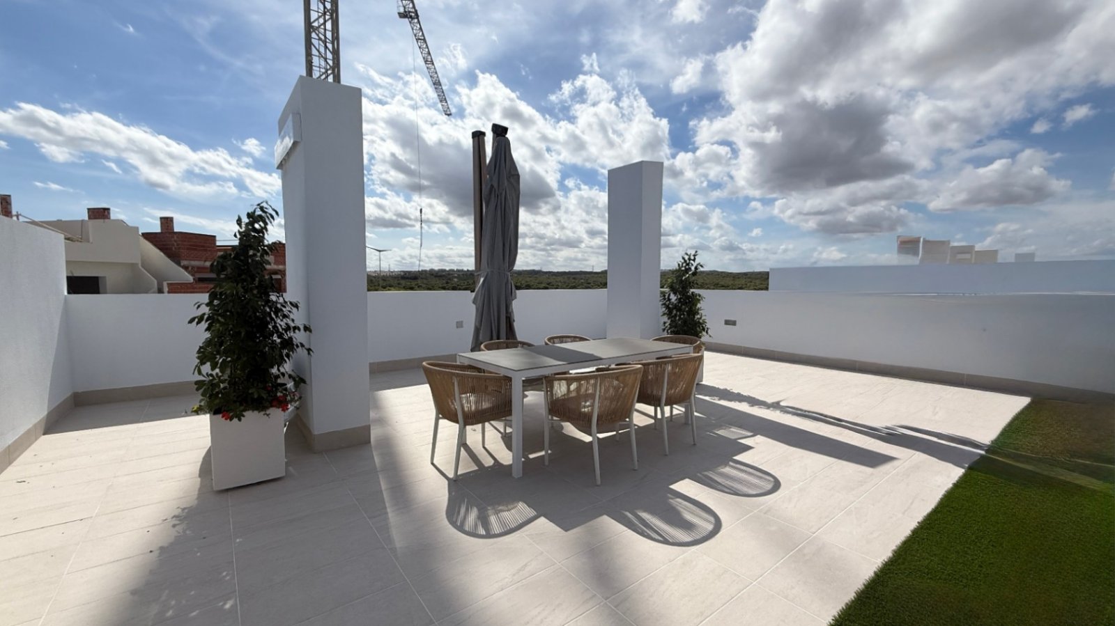 In der faszinierenden Stadt Torrevieja gelegen, verspricht dieses moderne Apartment der ideale Rückzugsort für diejenigen zu sein, die einen komforta