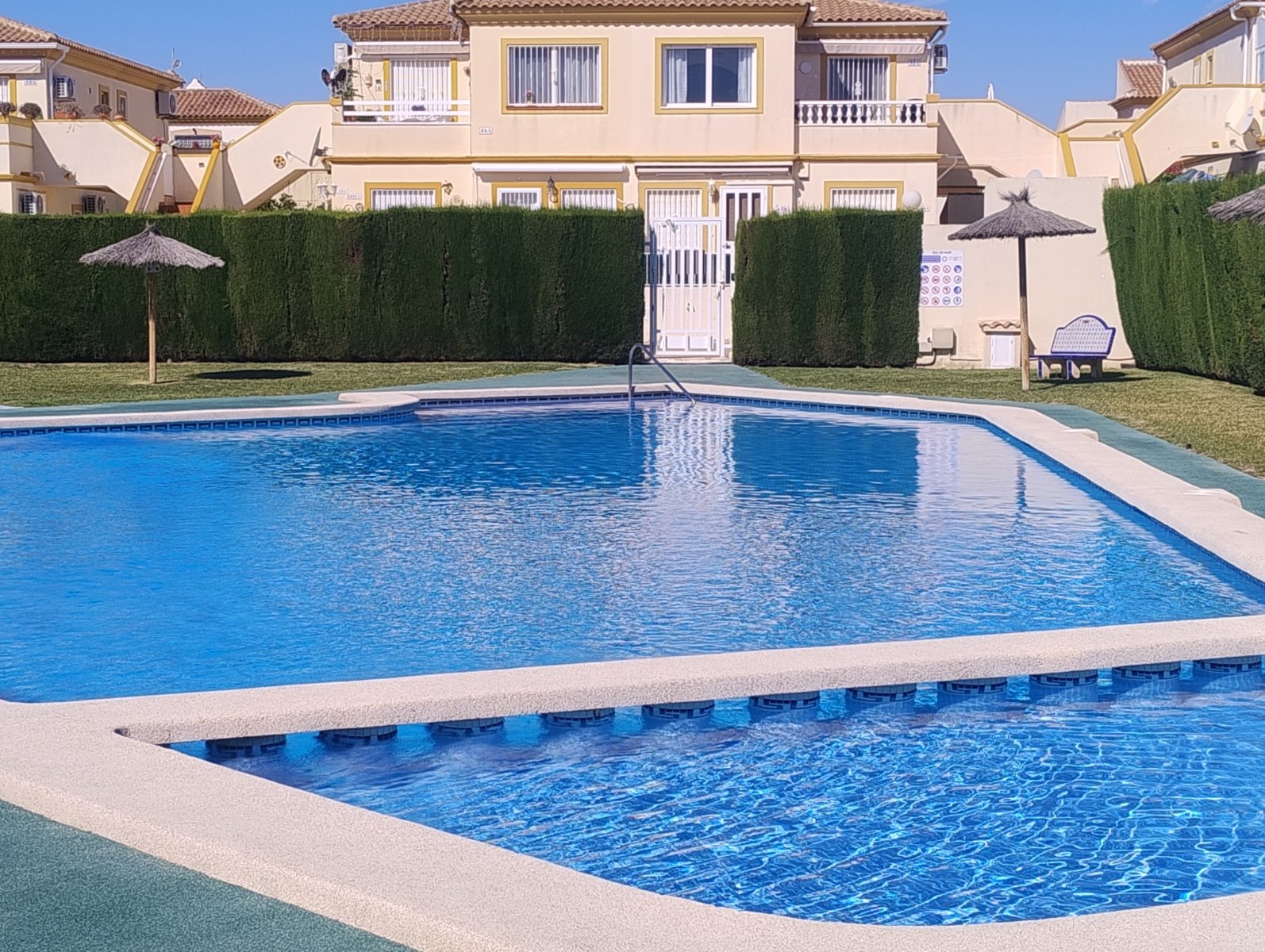 Suchen Sie das perfekte Ferienhaus oder eine attraktive Kapitalanlage? Dieser charmante Bungalow im Erdgeschoss in Playa Flamenca bietet alles, was S Suchen Sie das perfekte Ferienhaus oder eine attraktive Kapitalanlage? Dieser charmante Bungalow im Erdgeschoss in Playa Flamenca bietet alles, was S