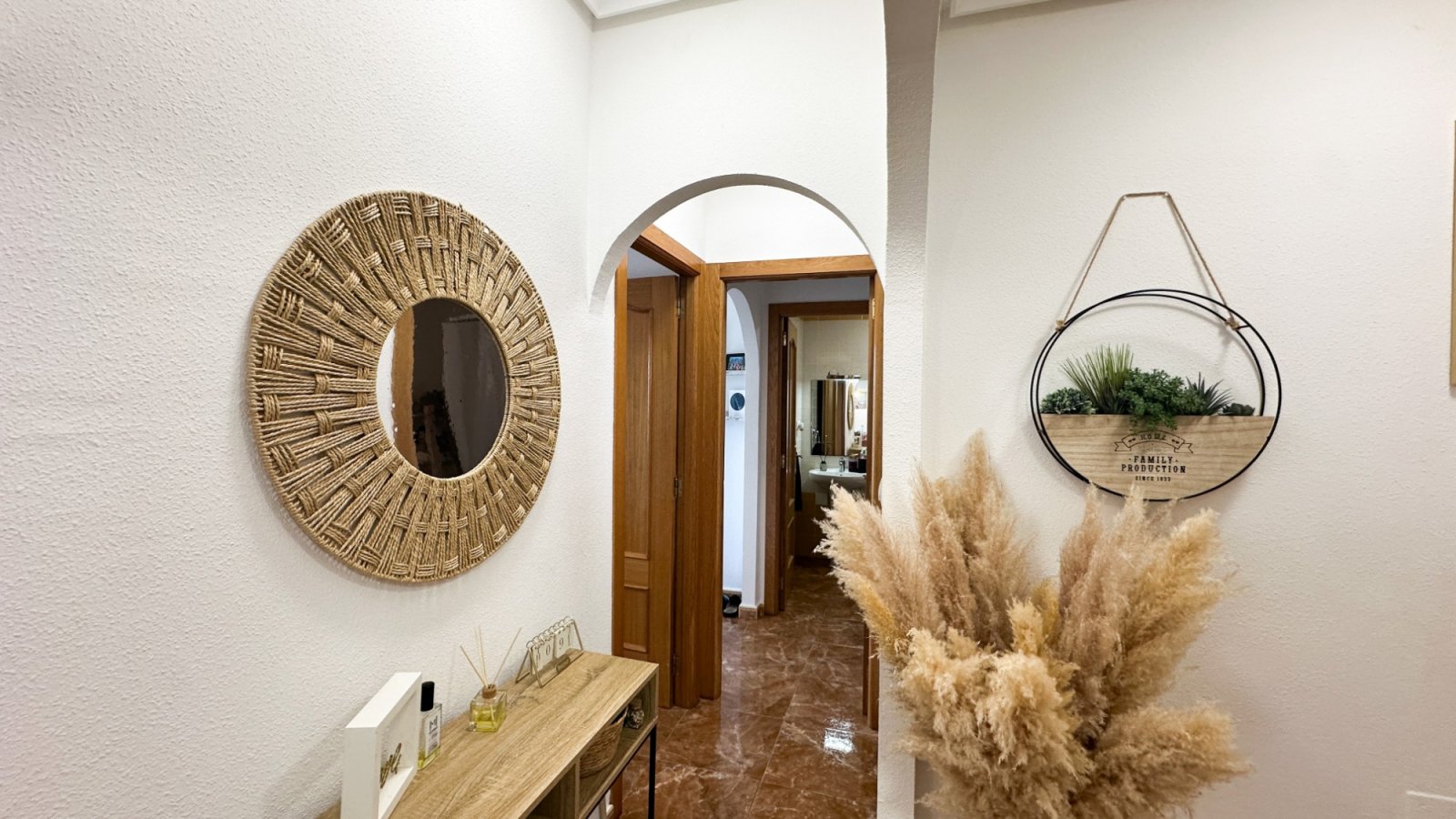 Renovierte Wohnung in der Nähe des Yachthafens Guardamar del Segura zu verkaufen.

Diese renovierte 2-Zimmer-Wohnung mit 2