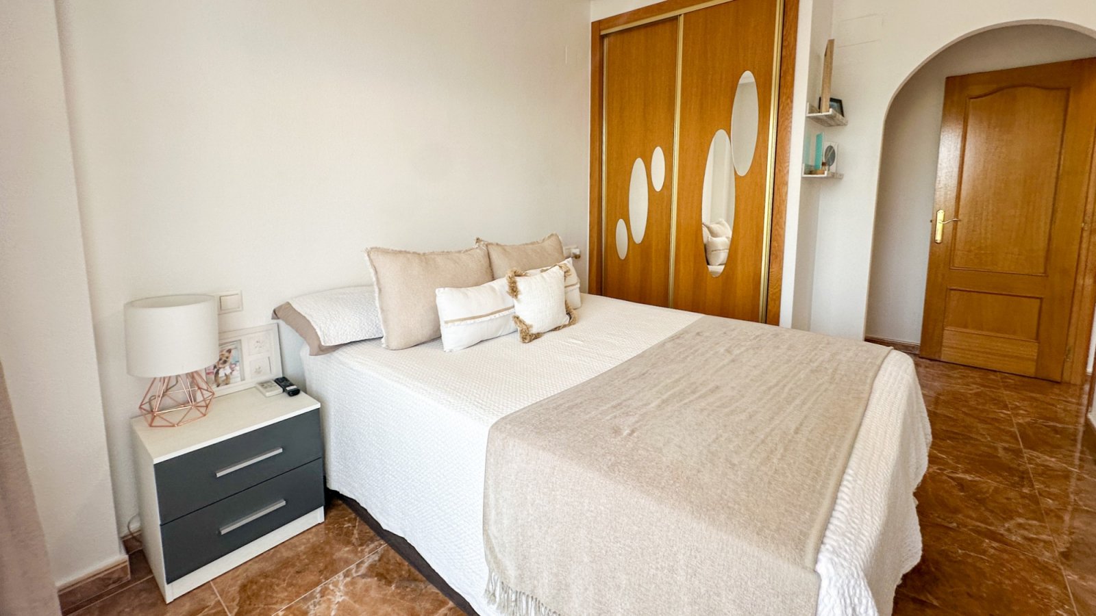 Renovierte Wohnung in der Nähe des Yachthafens Guardamar del Segura zu verkaufen.

Diese renovierte 2-Zimmer-Wohnung mit 2