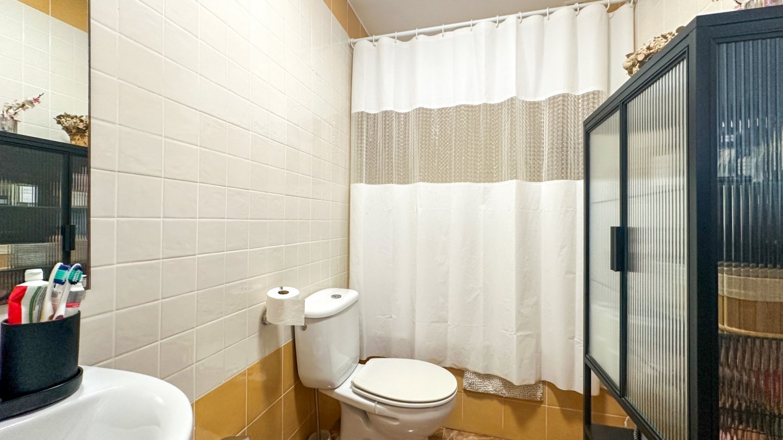 Renovierte Wohnung in der Nähe des Yachthafens Guardamar del Segura zu verkaufen.

Diese renovierte 2-Zimmer-Wohnung mit 2