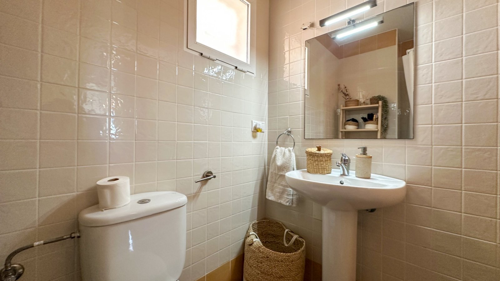 Renovierte Wohnung in der Nähe des Yachthafens Guardamar del Segura zu verkaufen.

Diese renovierte 2-Zimmer-Wohnung mit 2