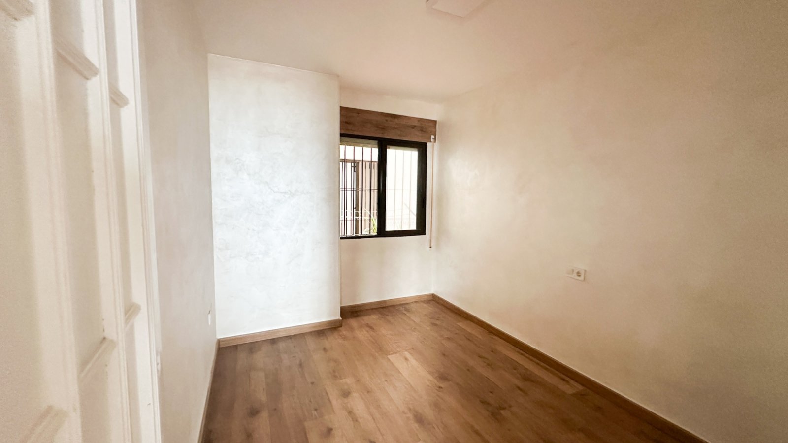 

Entdecken Sie diese helle, renovierte Wohnung im ersten Stock, gelegen in einer der gefragtesten Gegenden von Torrevieja