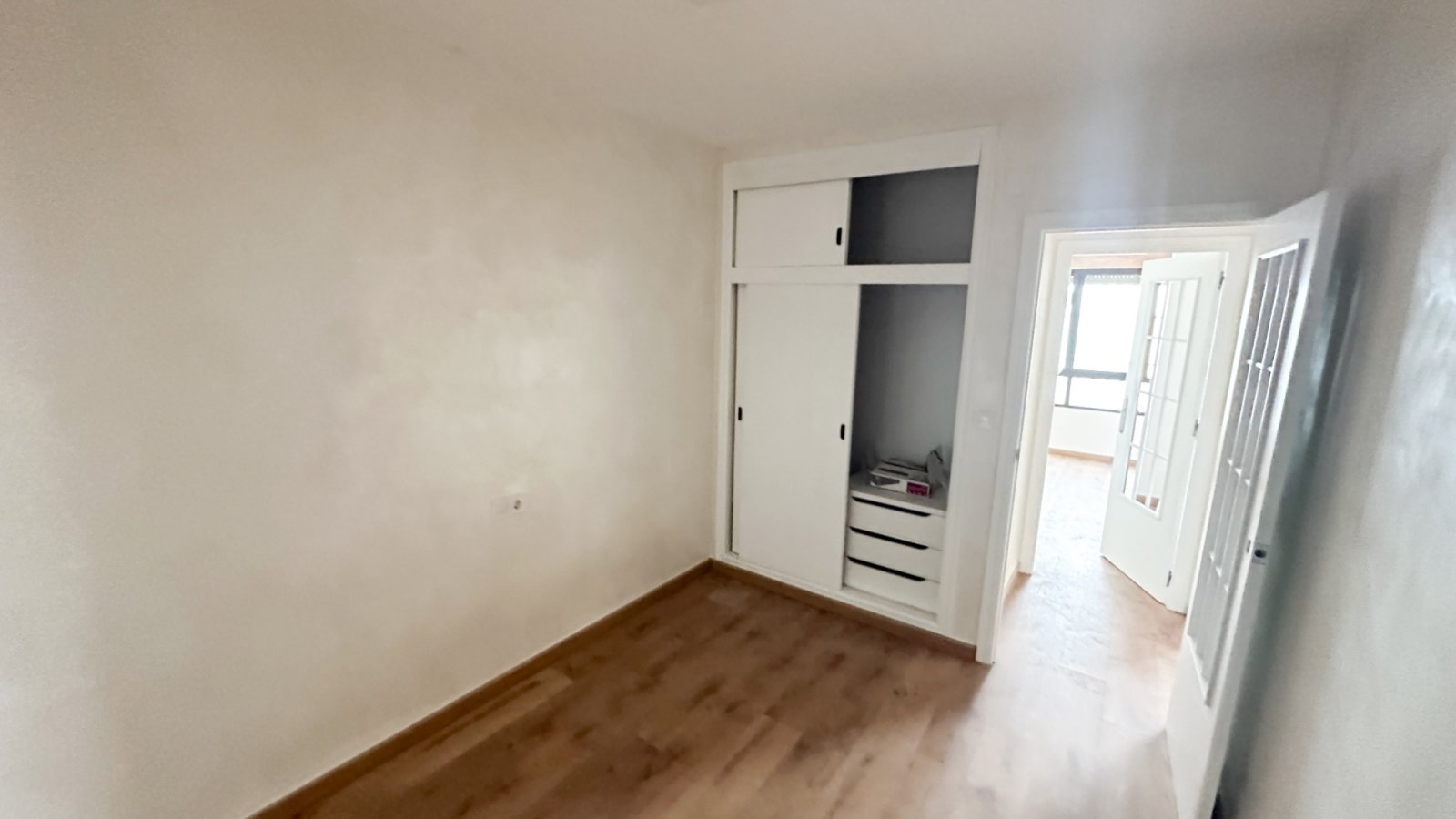

Entdecken Sie diese helle, renovierte Wohnung im ersten Stock, gelegen in einer der gefragtesten Gegenden von Torrevieja