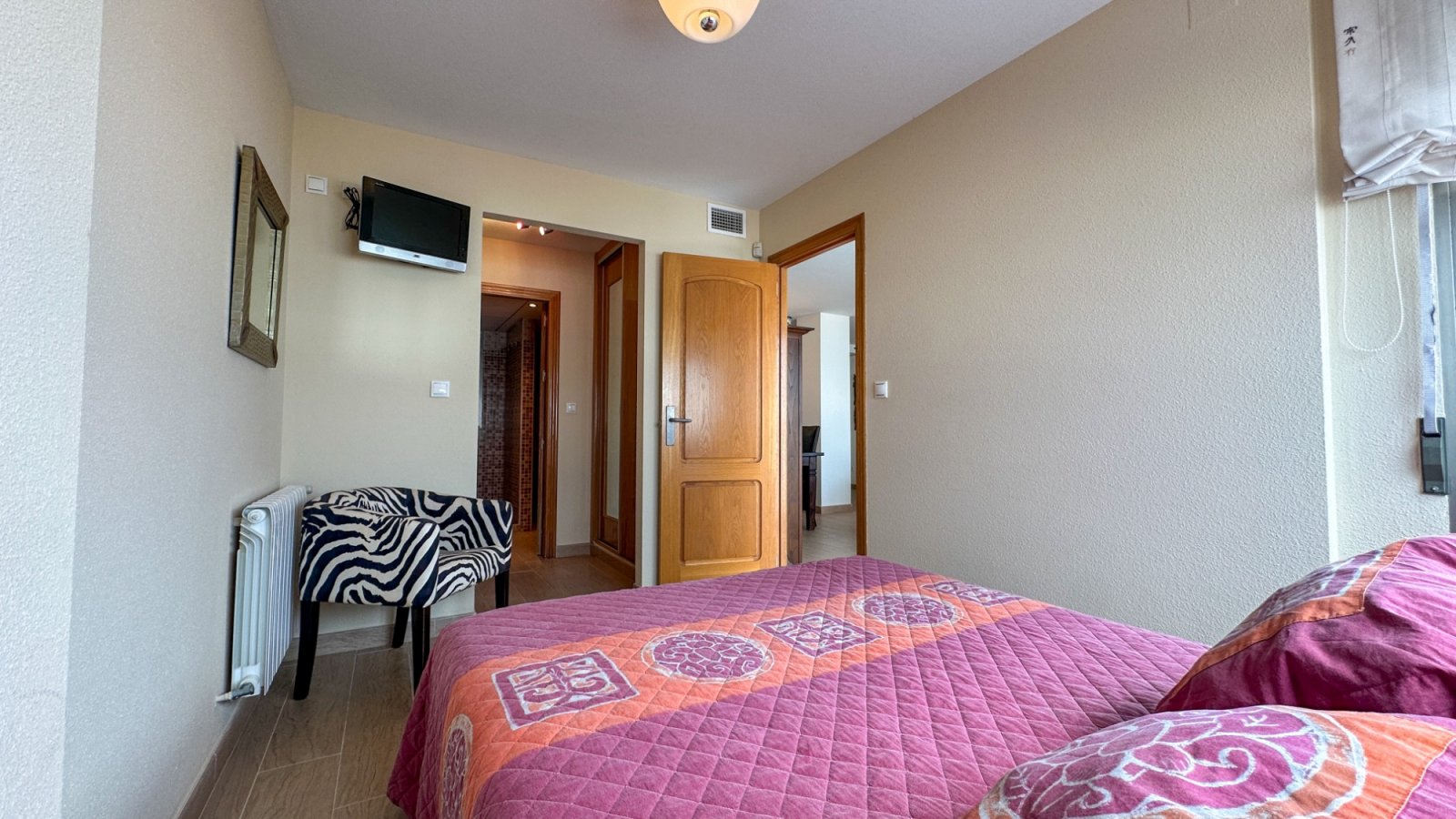 präsentiert dieses spektakuläre Strandapartment in Torrevieja mit atemberaubendem, unverbaubarem Meerblick.

Das Apartment