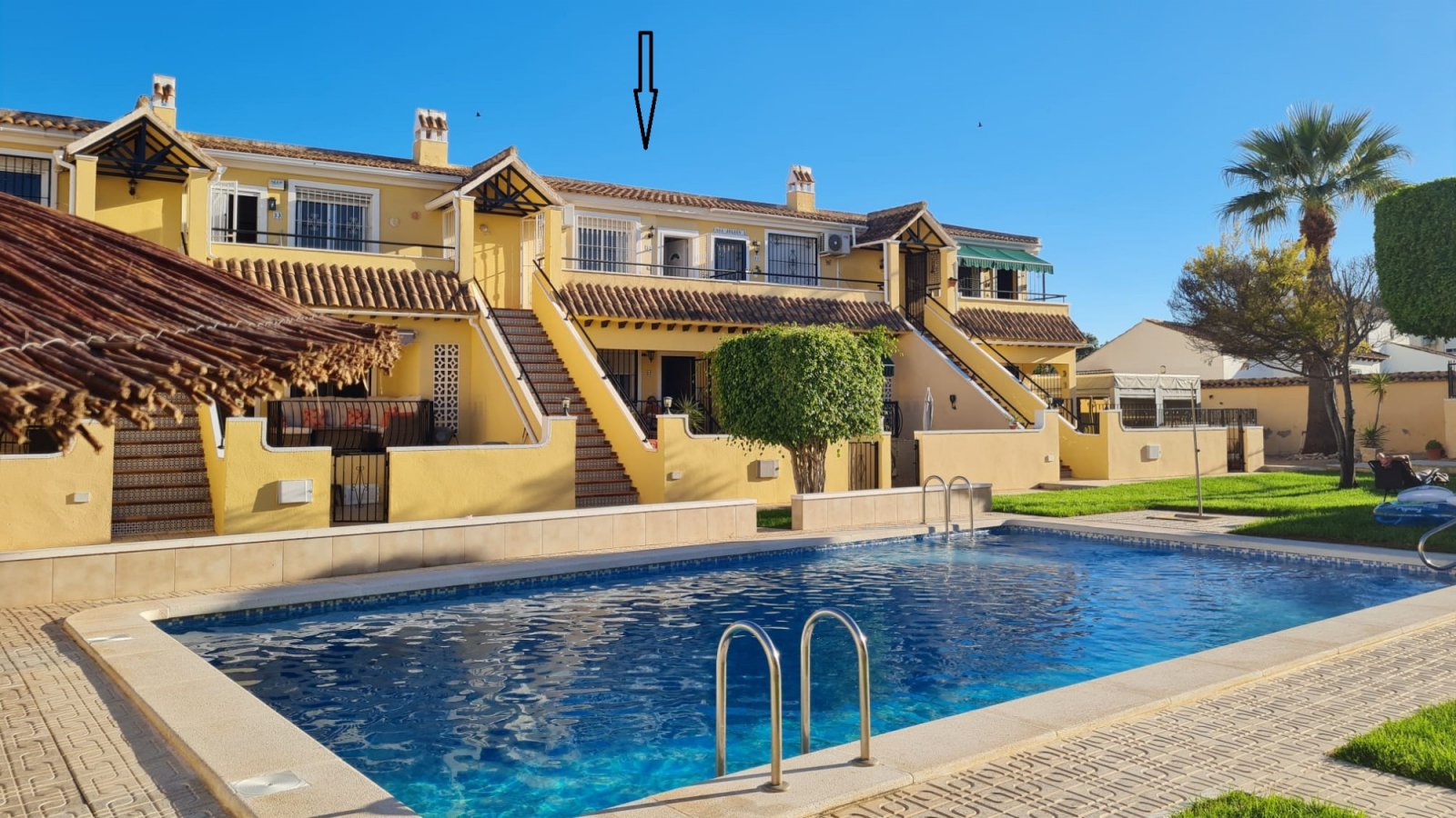 Charmantes Apartment mit 2 Schlafzimmern und Poolblick in Villamartín – Lomas de Golf!
Dieses reizvolle Apartment in Westlage befindet sich