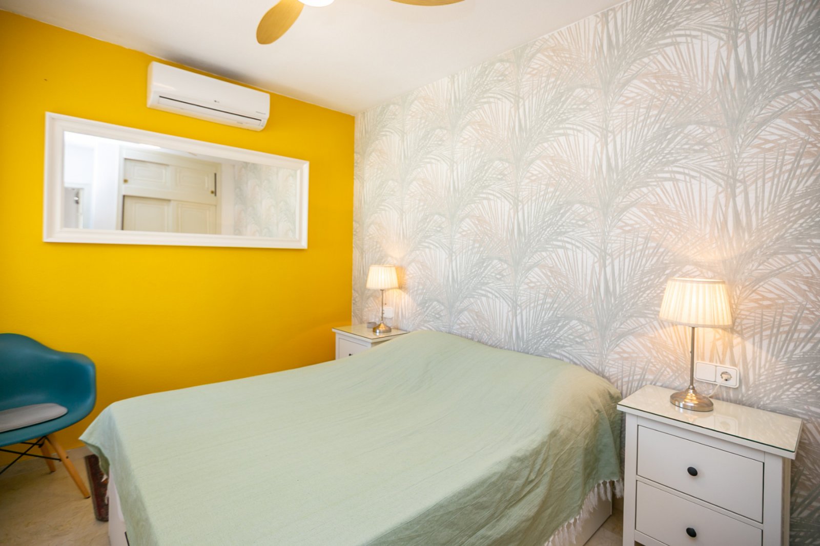 Entdecken Sie diesen wunderschönen Bungalow im Obergeschoss in der beliebten Wohnanlage Residencial Jerez in Playa Flamenca, einer der begehrtesten W