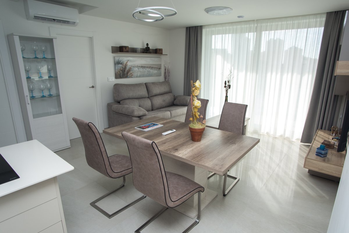In der wunderschönen Gegend von La Cala gelegen, bietet diese exklusive Wohnanlage eine Auswahl von 14 Immobilien, darunter Apartments und Penthäuser