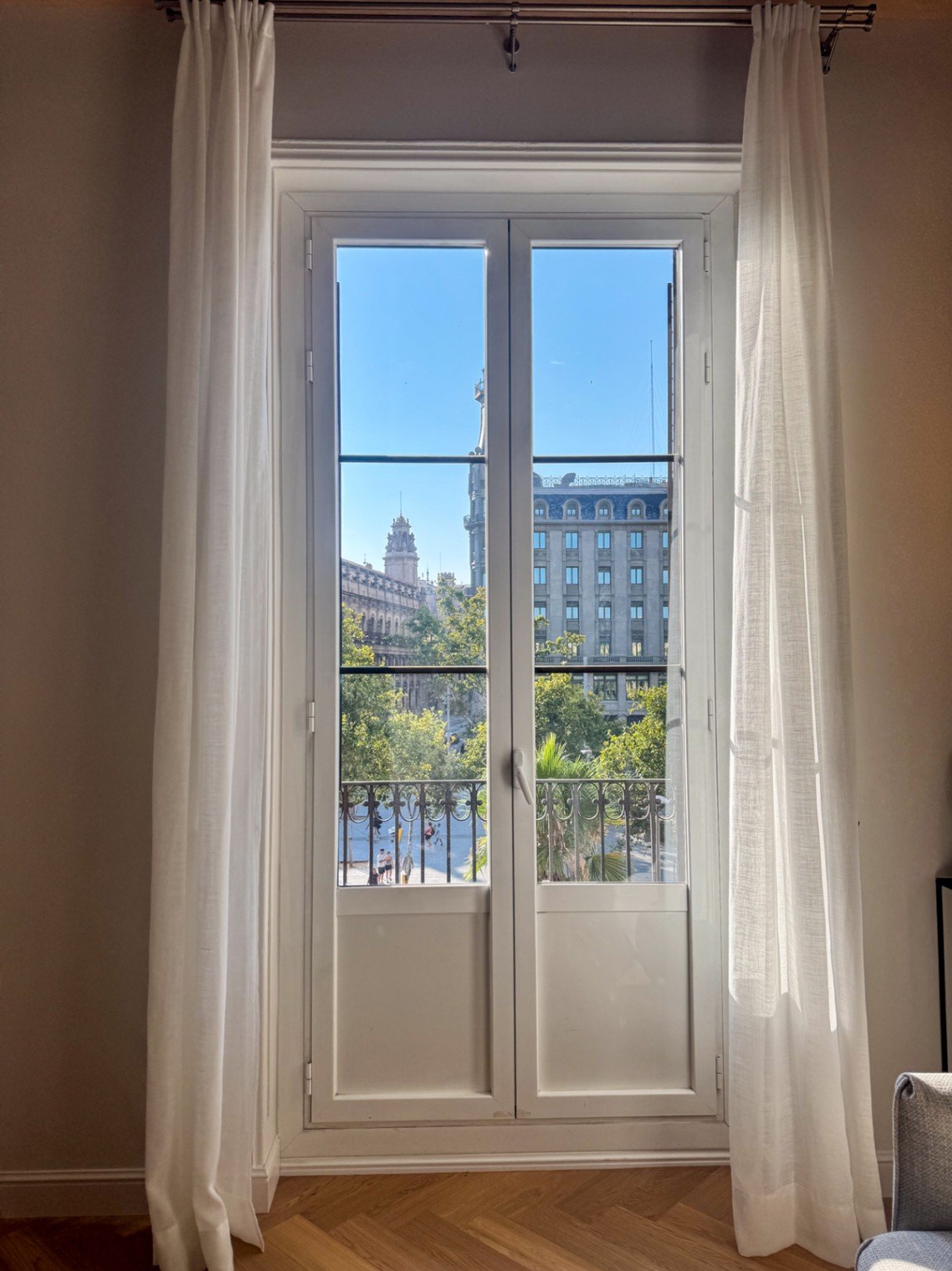 Einige Wohnungen könnten überall sein. BCN 1840 kann nur in Barcelona sein. Happy Expat Homes präsentiert Ihnen in Zusammenarbeit mit Buyer Side S