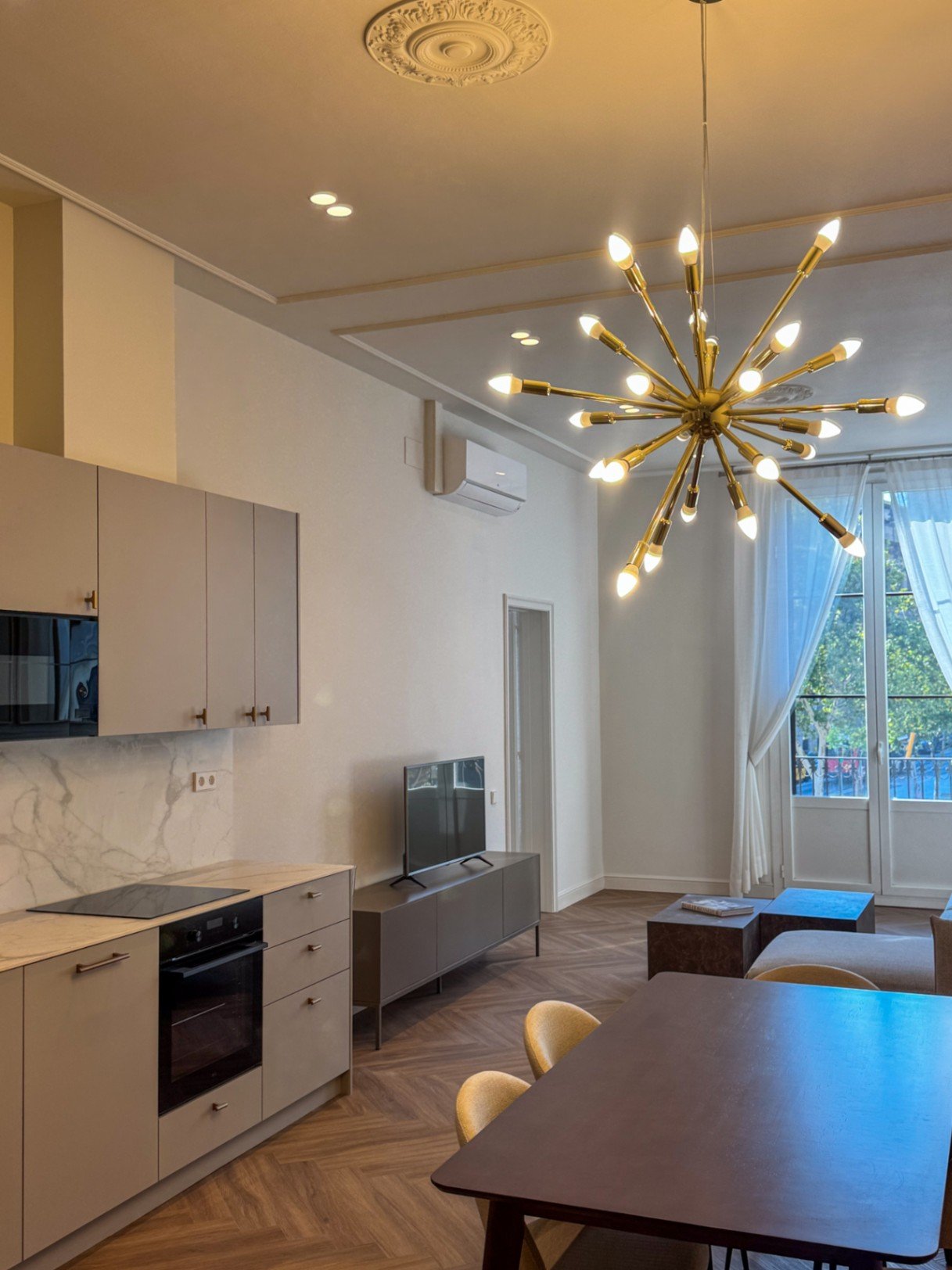 Einige Wohnungen könnten überall sein. BCN 1840 kann nur in Barcelona sein. Happy Expat Homes präsentiert Ihnen in Zusammenarbeit mit Buyer Side S
