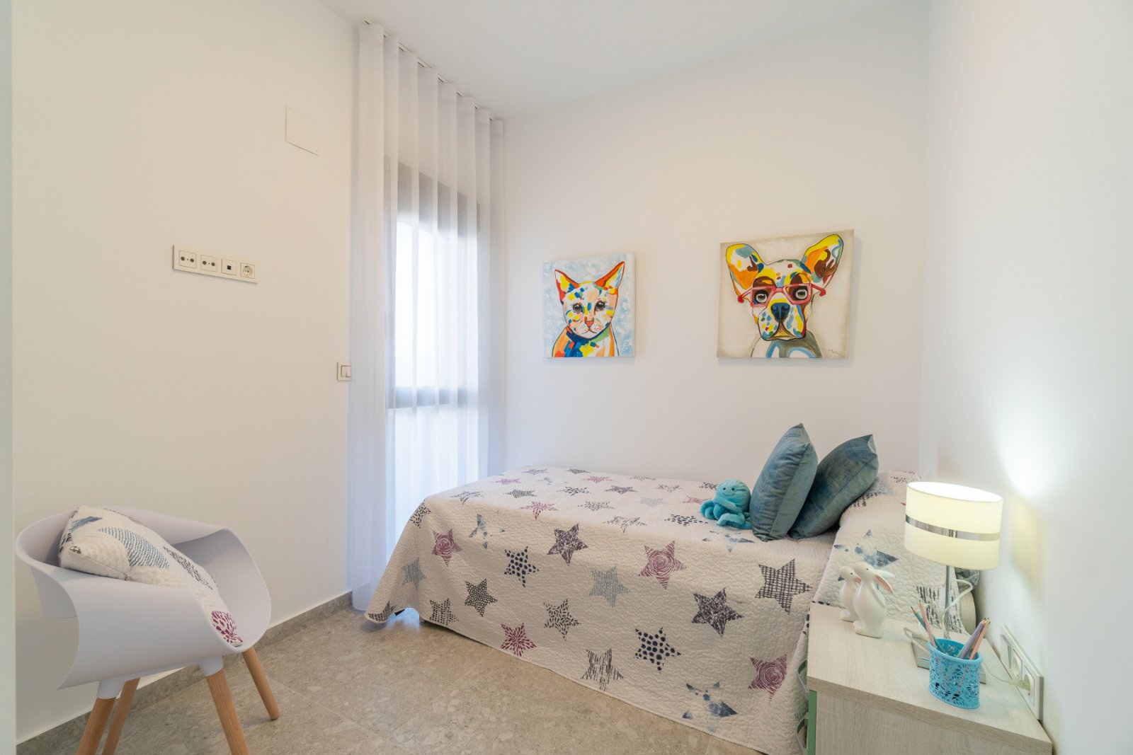 Dieses attraktive Erdgeschoss-Apartment mit 3 Schlafzimmern und 2 Bädern liegt in der begehrten Wohngegend Los Balcones in Torrevieja und ist Teil ei