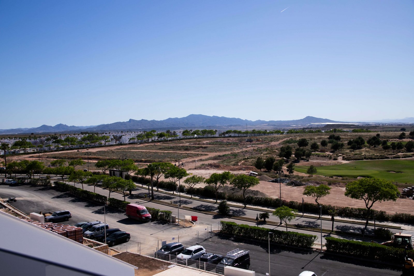Im prestigeträchtigen Condado de Alhama gelegen, bietet diese Wohnanlage eine exklusive Auswahl von 21 Immobilien, darunter Apartments, Erdgeschosse