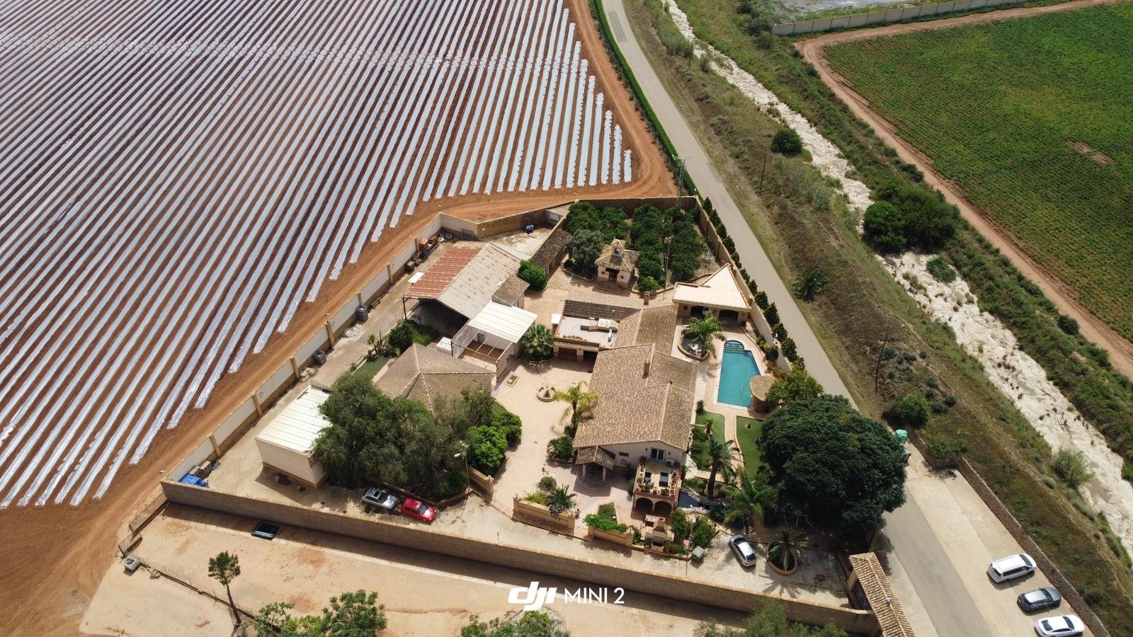 Cartagena:  Willkommen in einem einzigartigen Luxusanwesen, das auf einem weitläufigen Grundstück von über 4.000 Quadratmetern in der friedlichen ländlichen Umge 
