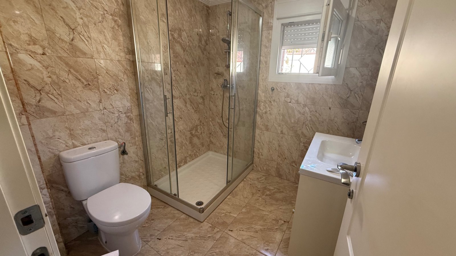 Makellose 7-Schlafzimmer-Villa mit Salzwasserpool in Los Balcones

Entdecken Sie diese außergewöhnliche, komplett renovier