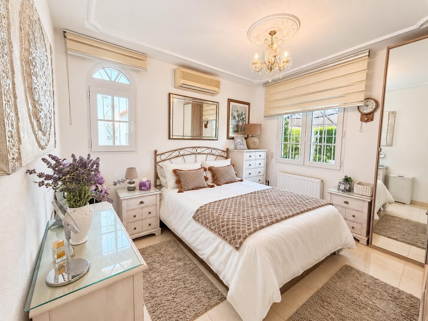 Today we are delighted to present this beautiful 3-bedroom, 2-bathroom semi-detached villa, situated in a highly sought-after location and offering