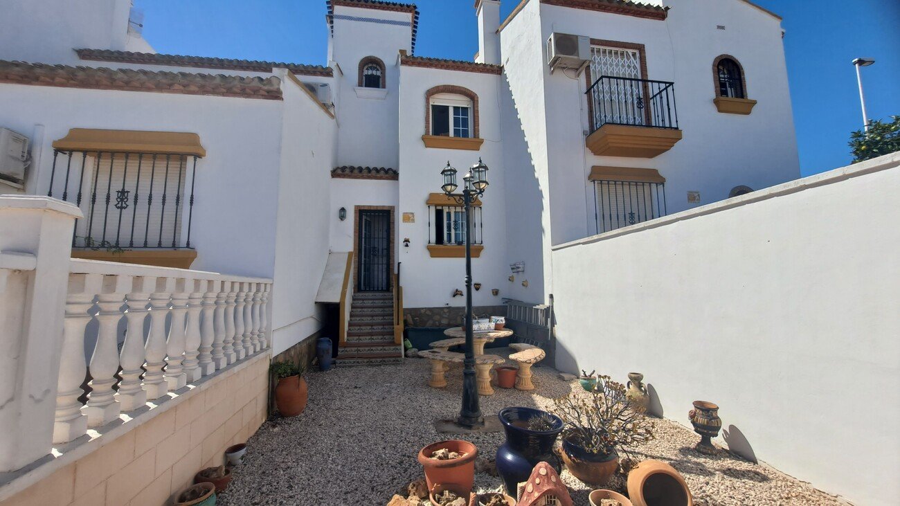 This well-proportioned townhouse offers excellent outdoor space, a practical layout, and a superb location. With a communal swimming pool and easy a