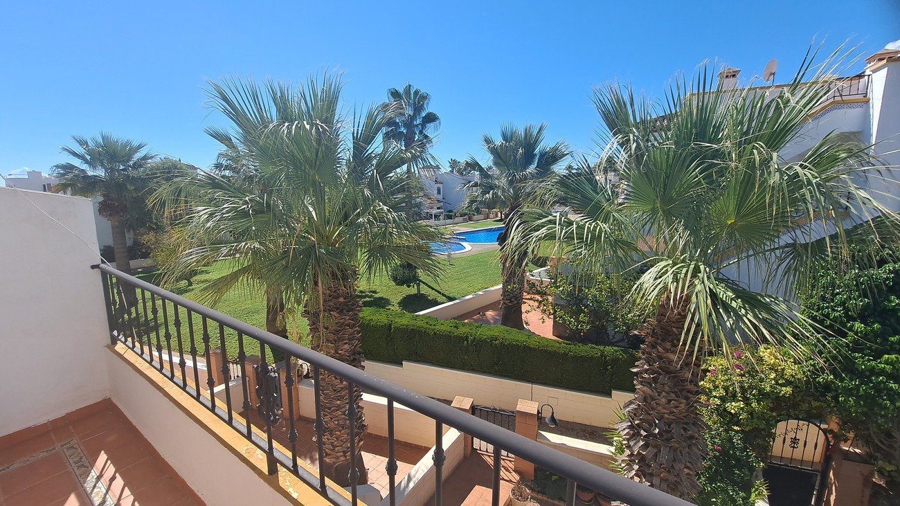 This well-proportioned townhouse offers excellent outdoor space, a practical layout, and a superb location. With a communal swimming pool and easy a