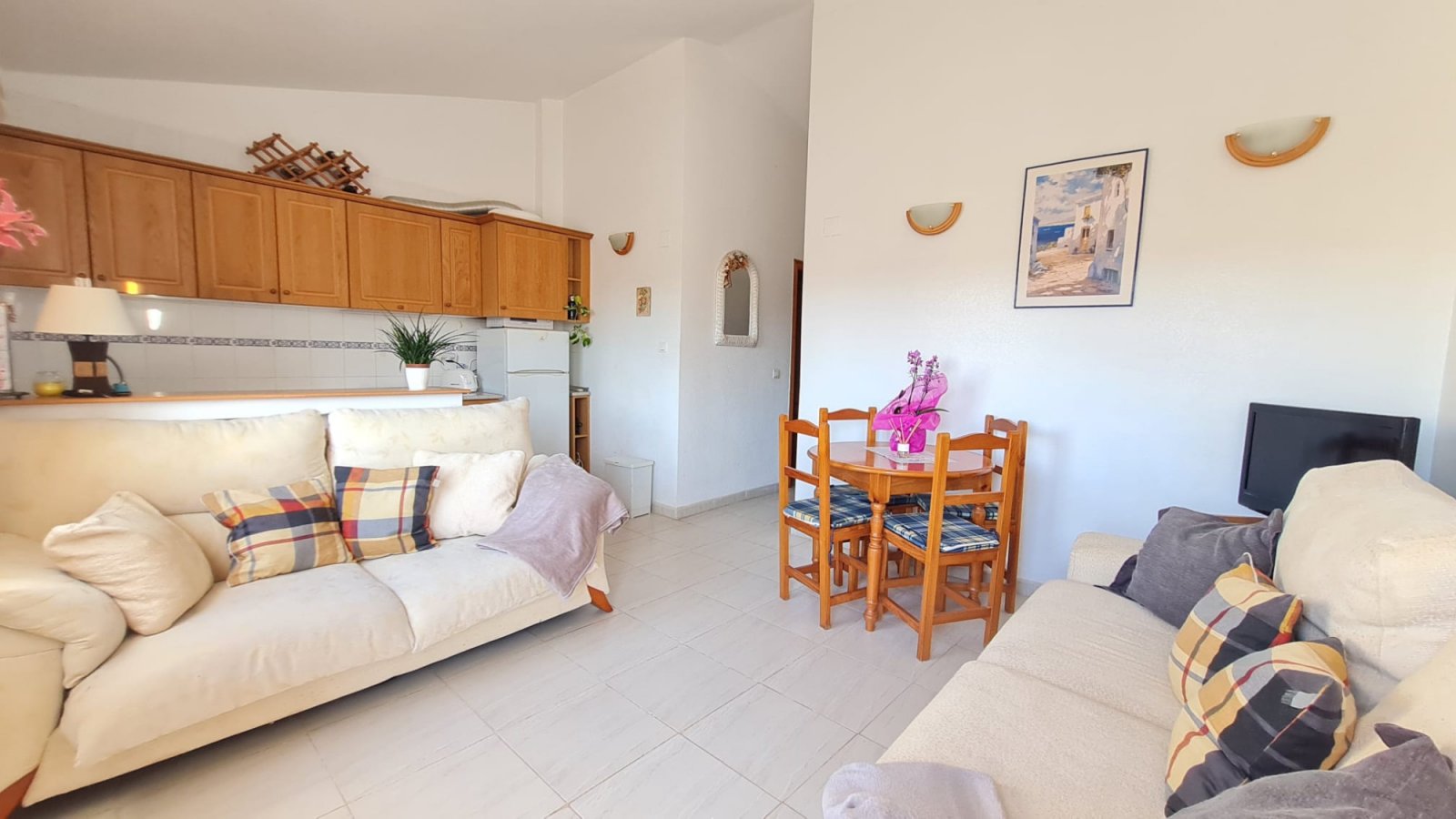 Charmantes Apartment mit 2 Schlafzimmern und Poolblick in Villamartín – Lomas de Golf!
Dieses reizvolle Apartment in Westlage befindet sich