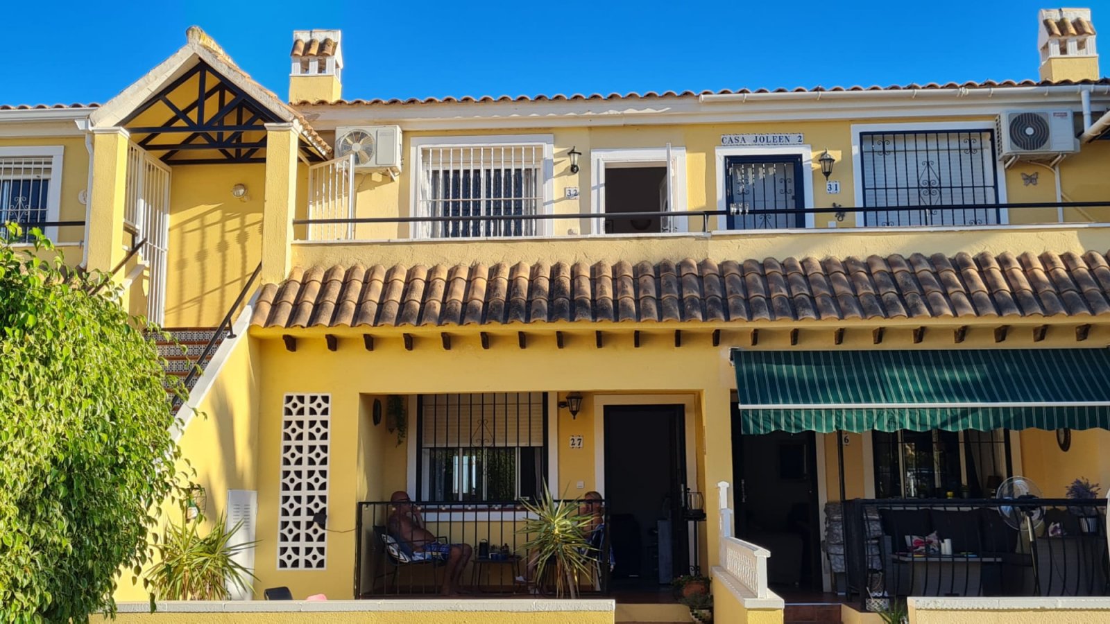 Charmantes Apartment mit 2 Schlafzimmern und Poolblick in Villamartín – Lomas de Golf!
Dieses reizvolle Apartment in Westlage befindet sich