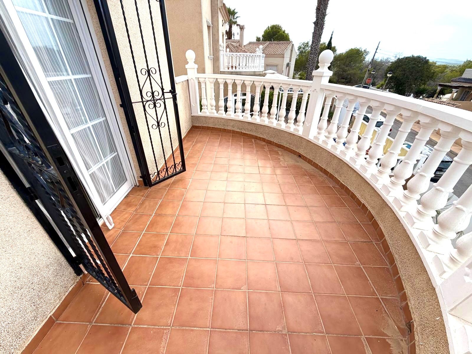 

Geräumige und geschmackvoll eingerichtete freistehende Villa in der Nähe von Villamartín, im Gemeindegebiet von San Migu