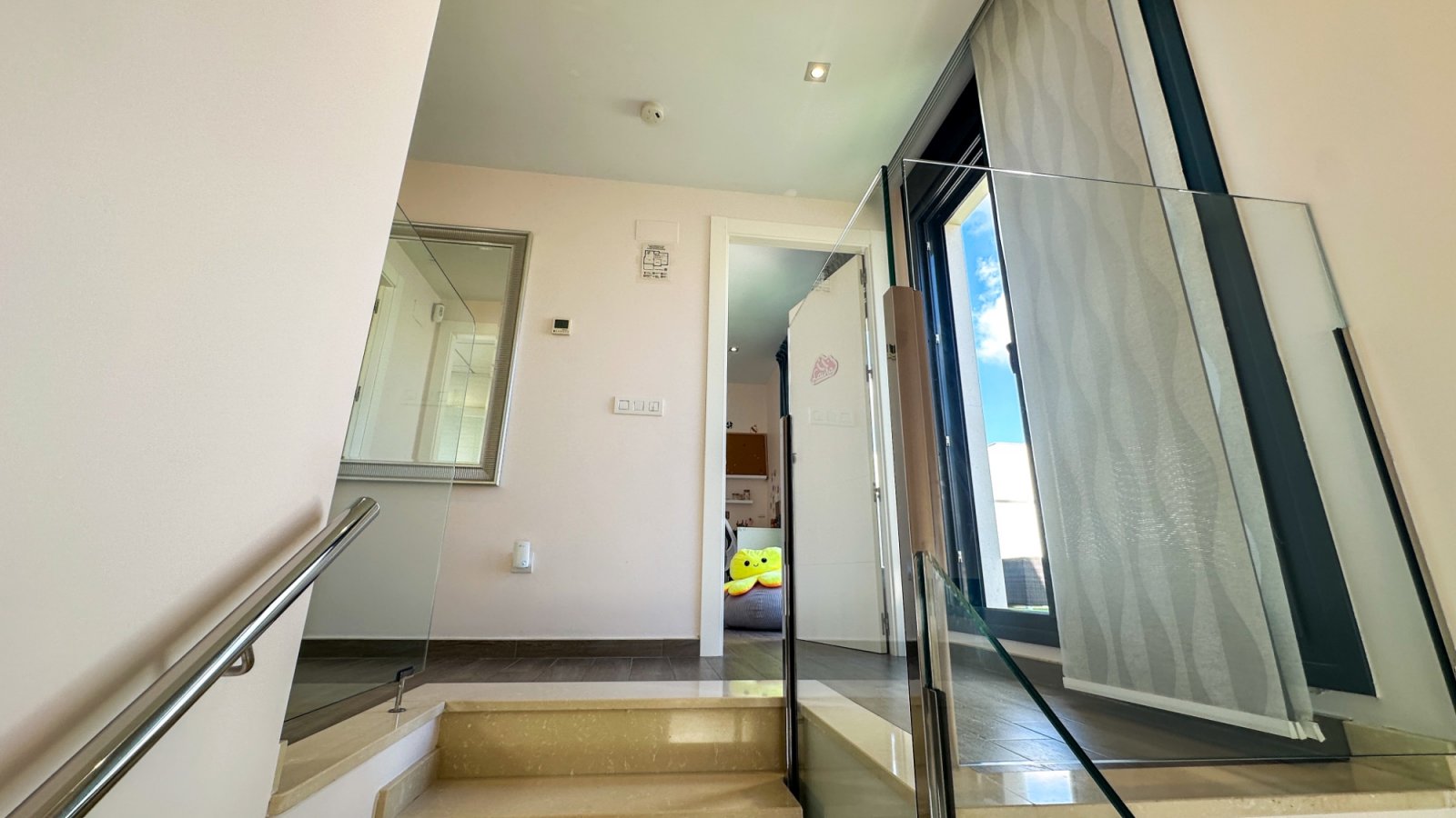 



Spektakuläre, moderne freistehende Villa in der begehrten Gegend von Aguas Nuevas (Torrevie