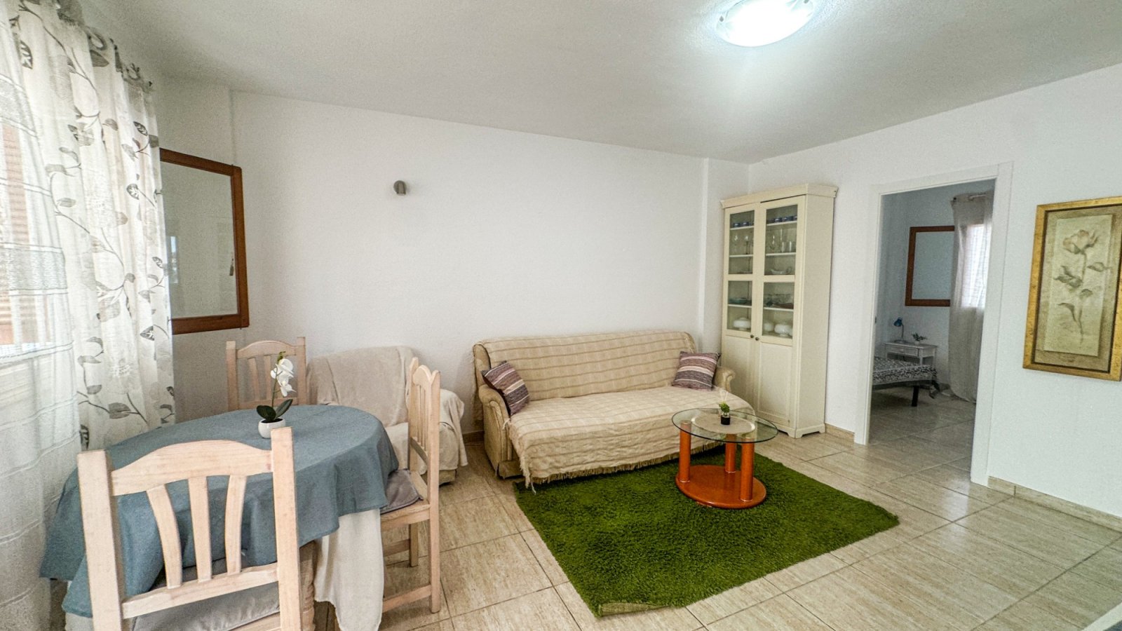La Zenia:  Schöne Erdgeschosswohnung mit 2 Schlafzimmern und 1 Badezimmer, gelegen in La Zenia, Orihuela Costa, in einer ruhigen und gut angebundenen Umgebung.& 