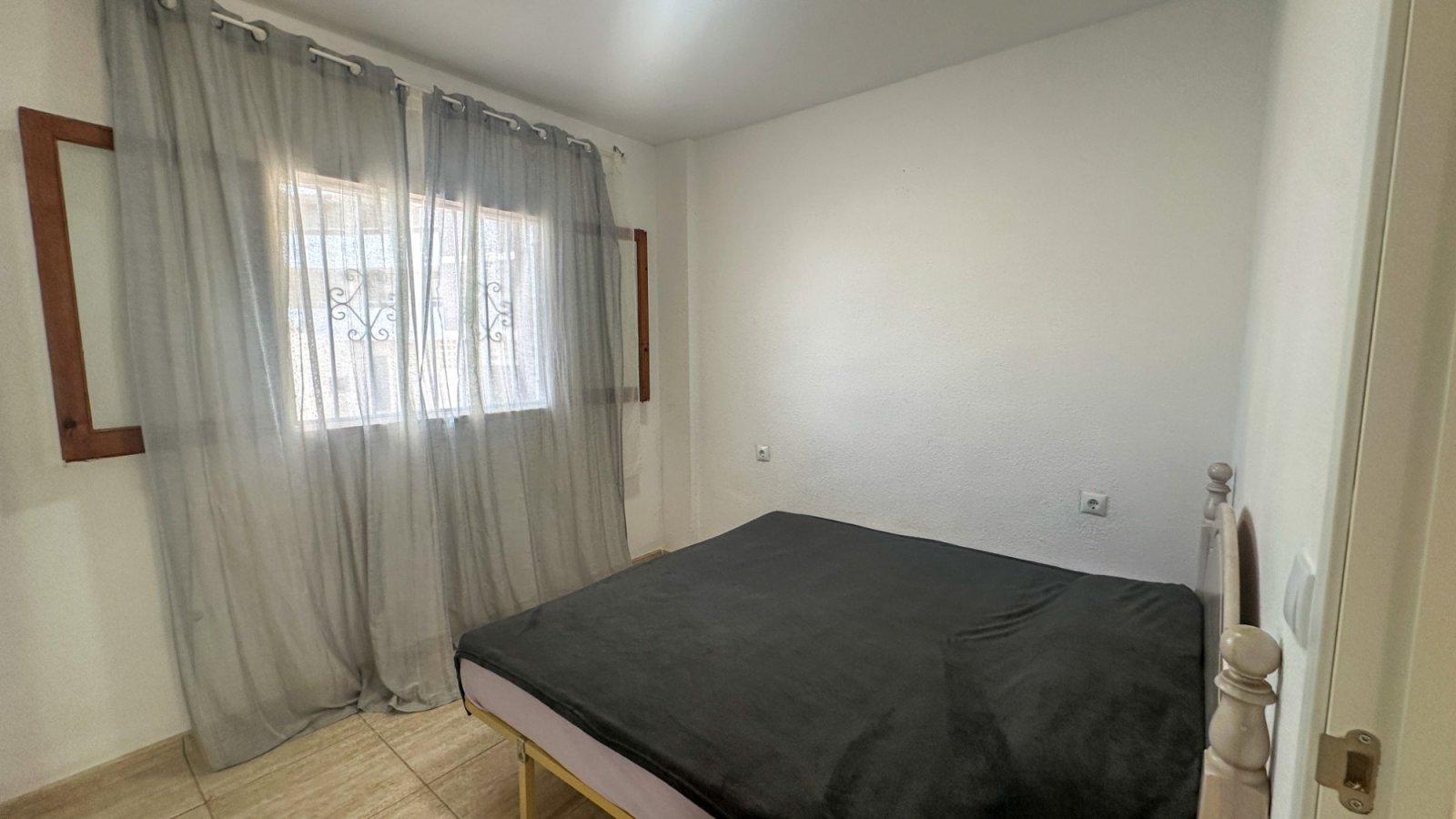 Schöne Erdgeschosswohnung mit 2 Schlafzimmern und 1 Badezimmer, gelegen in La Zenia, Orihuela Costa, in einer ruhigen und gut angebundenen Umgebung.&