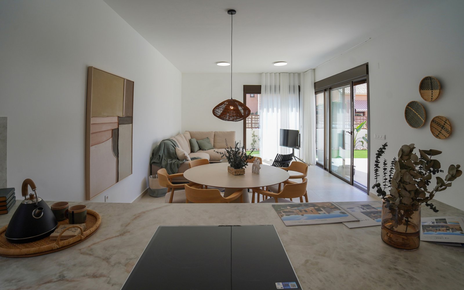 In der prestigeträchtigen Anlage von La Finca Golf gelegen, bietet diese außergewöhnliche freistehende Villa eine herausragende Kombination aus moder