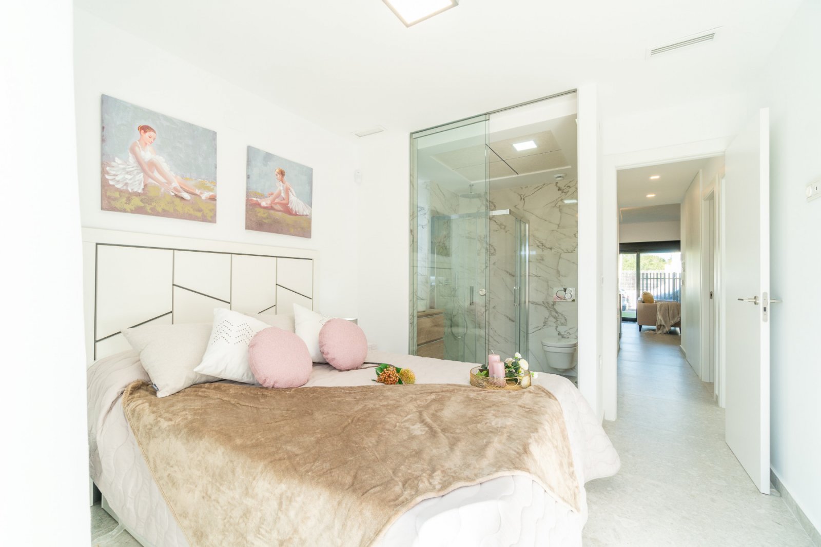 Dieses attraktive Erdgeschoss-Apartment mit 3 Schlafzimmern und 2 Bädern liegt in der begehrten Wohngegend Los Balcones in Torrevieja und ist Teil ei