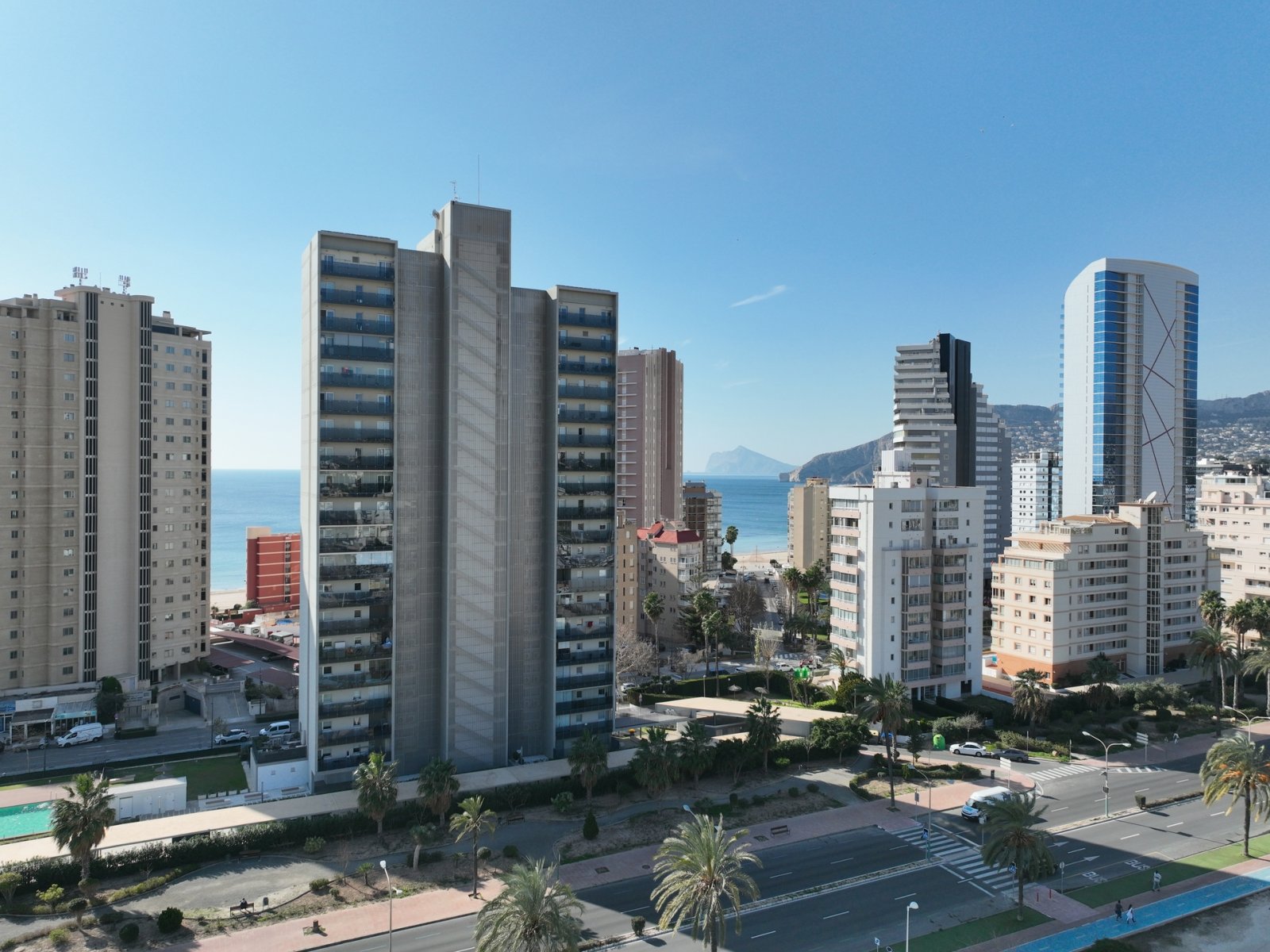 In der wunderschönen Stadt Calpe gelegen, bietet diese exklusive Wohnanlage eine Auswahl von 63 Immobilien, darunter Apartments und Penthäuser. Diese