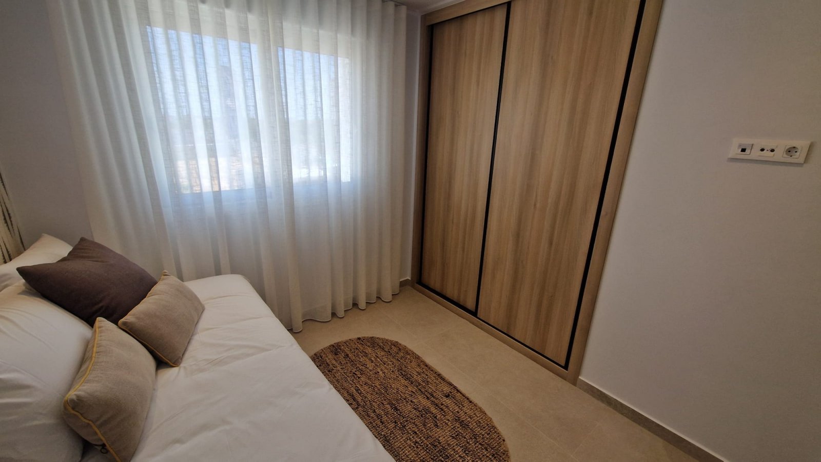  Im charmanten Ort Pilar de la Horadada gelegen, bietet diese Wohnanlage eine exklusive Auswahl von 12 Bungalows. Entworfen für diejenigen, die einen 
