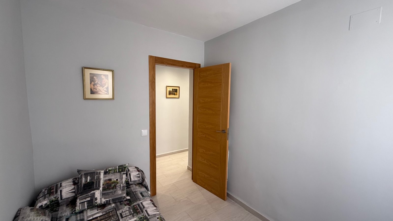 Komplett renovierte Wohnung in erster Meereslinie mit 3 Schlafzimmern.

Entdecken Sie die perfekte Mischung aus Luxus, Kom