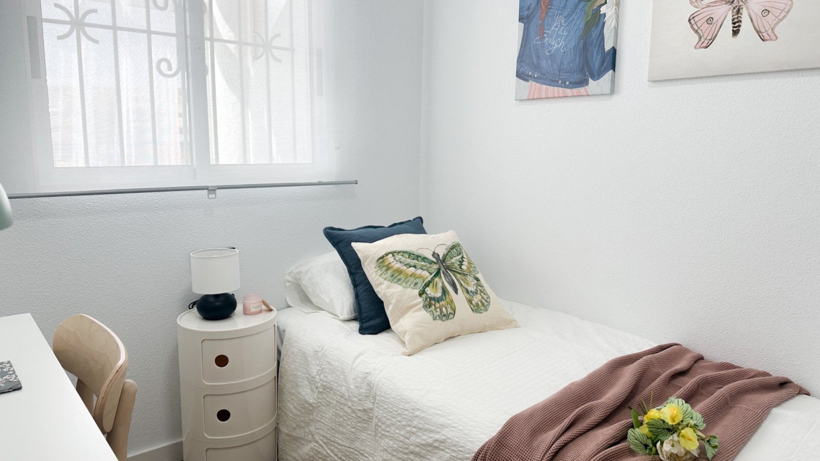 Komplett renoviert im Jahr 2026, wurde dieses beeindruckende moderne Apartment nach höchsten Standards vollständig saniert, wobei absolut alles neu i