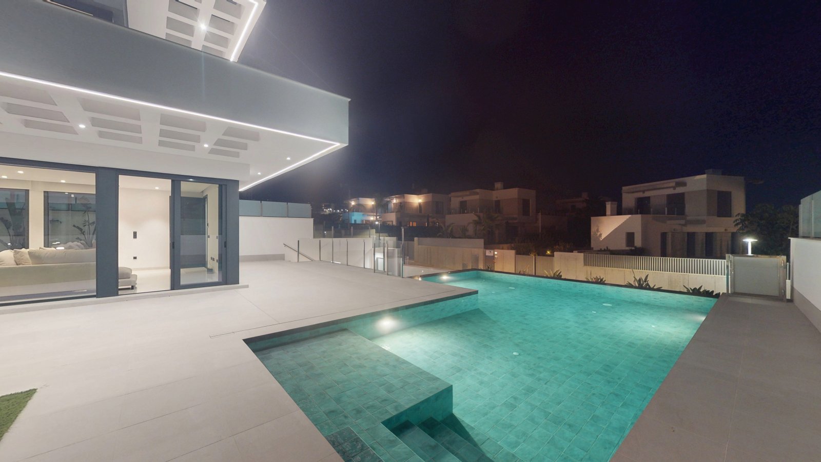 Diese exklusiven Villen befinden sich in der charmanten Stadt Finestrat und bieten ein unvergleichliches Wohnerlebnis. Mit insgesamt 12 Immobilien wu