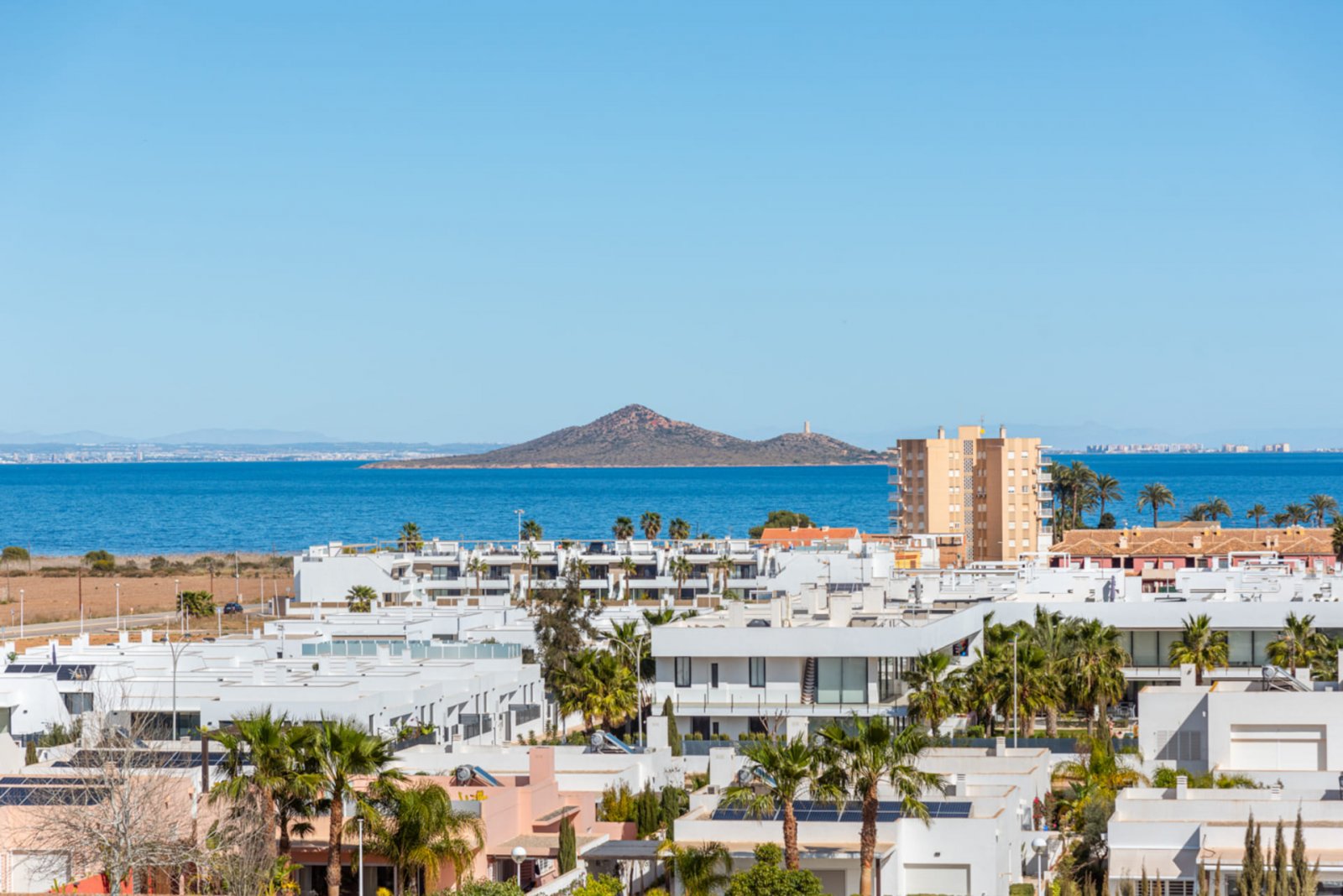 Dieses Wohnresort auf den charmanten Kleinen Inseln bietet ein einzigartiges Wohnerlebnis mit Meerblick. Es besteht aus 33 Immobilien, und die Bewohn