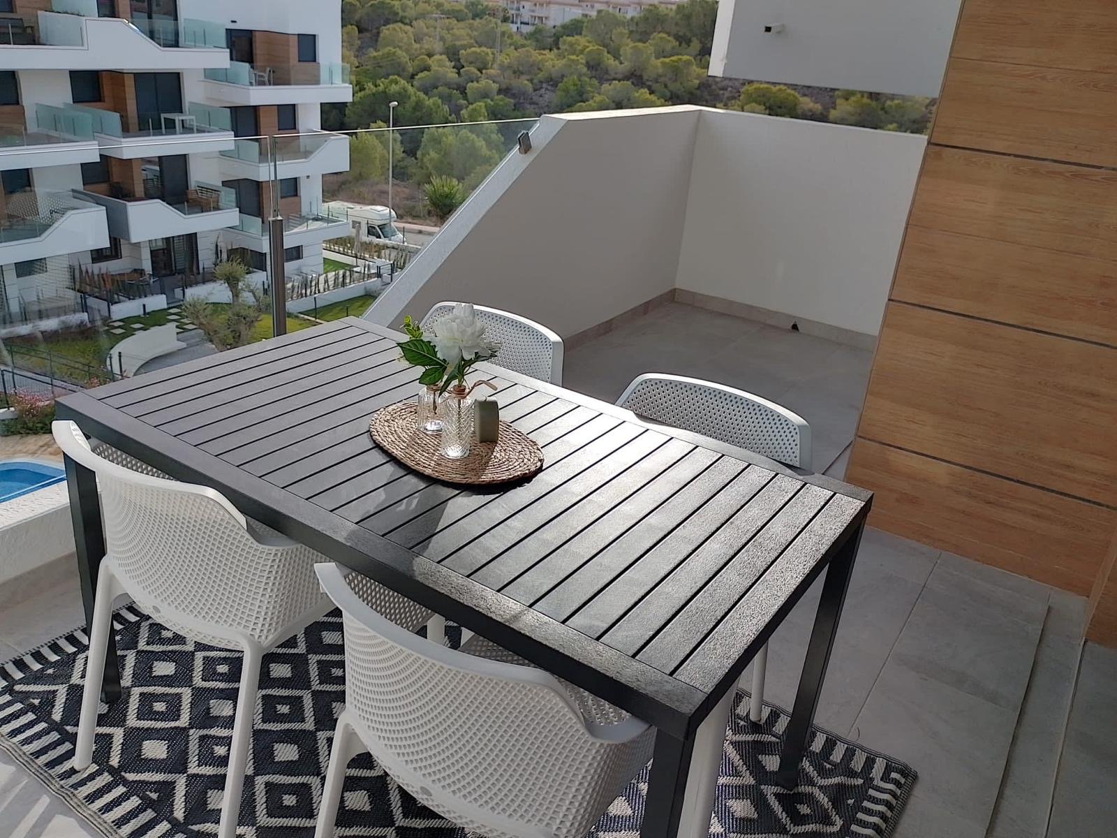 Charming Apartment in Orihuela
Welcome to this delightful two-bedroom apartment located in the picturesque area of Costa Blanca Sur, Orihu