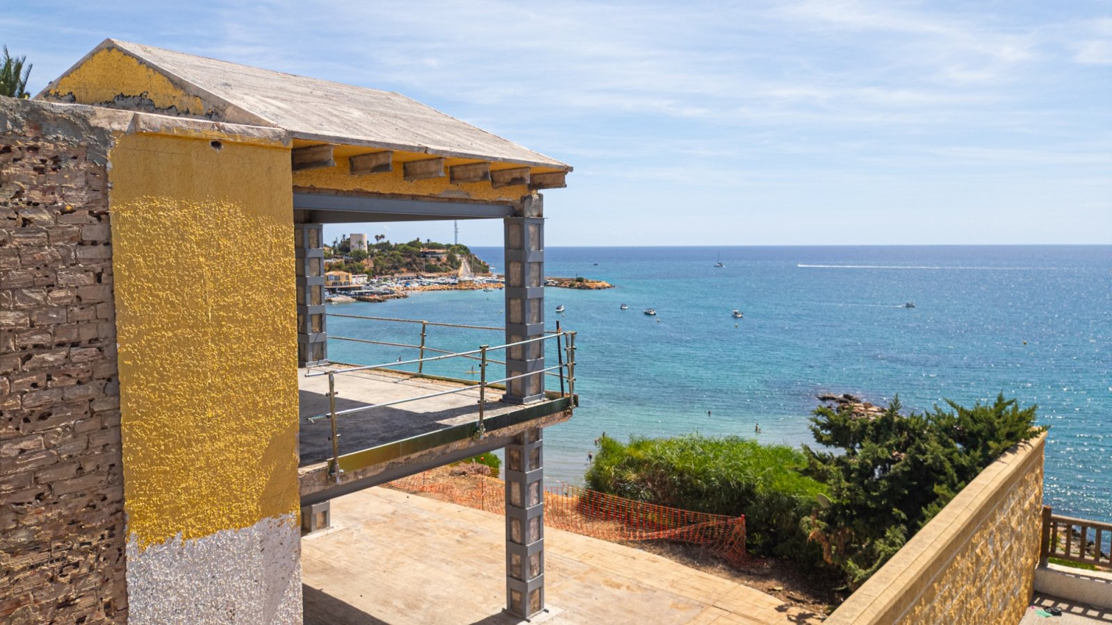 857Das letzte verfügbare Strandgrundstück in Cabo Roig steht zum Verkauf. Traumhafte Aussicht und Top-Lage!

Eine alte Vil