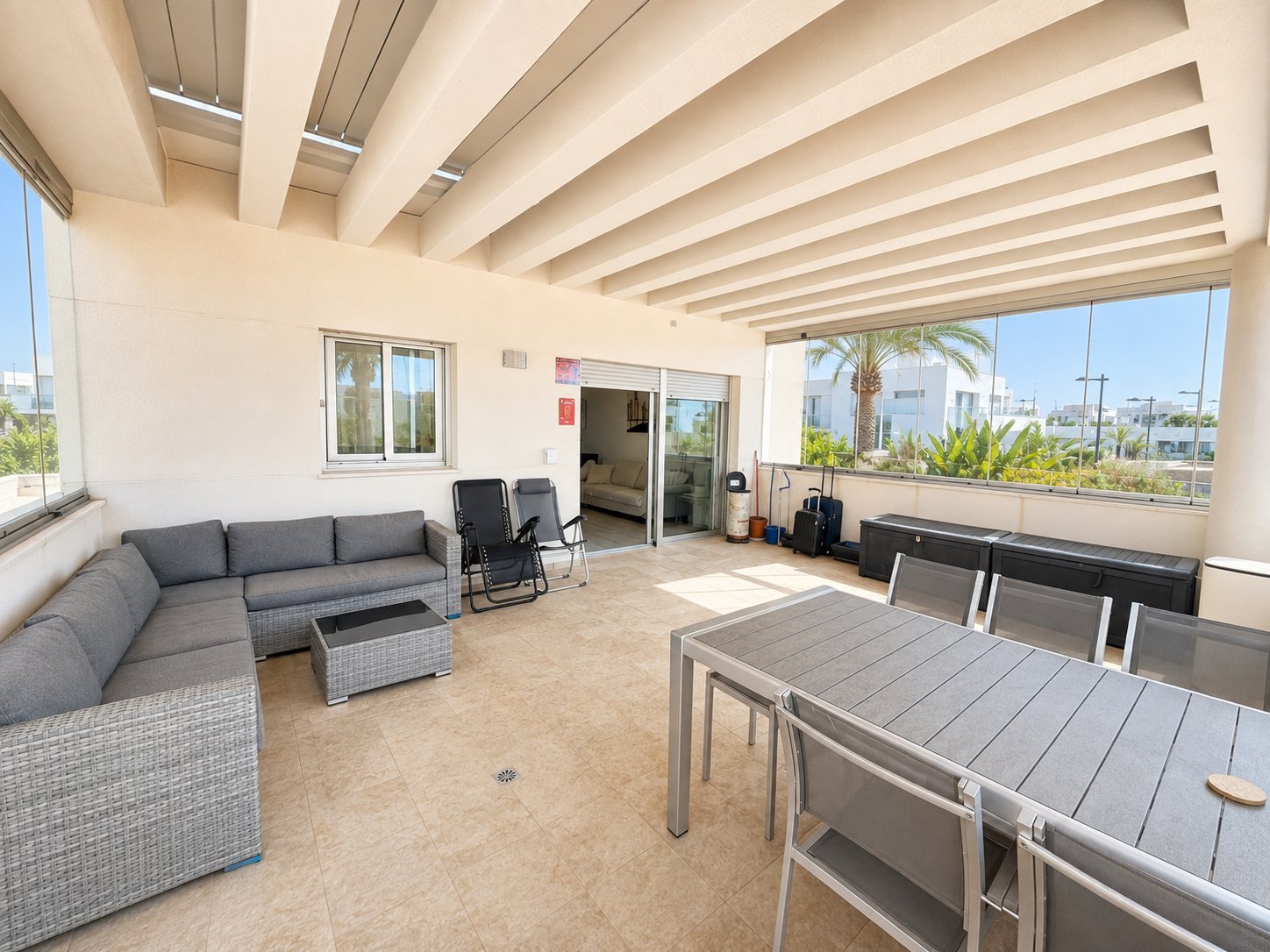 Don’t miss this fantastic opportunity to own a beautiful modern apartment in the highly sought-after and ever-popular area of Los Dolses. 